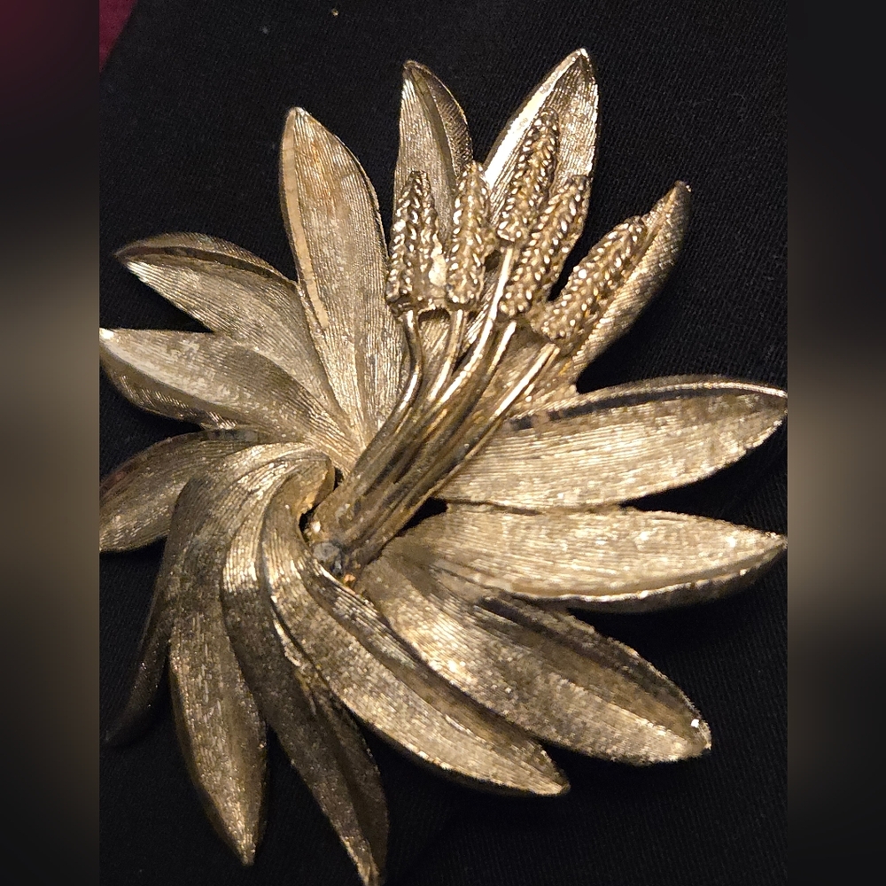 Vintage CORO Silver Tone Botanical Brooch Sustainable Boutonniere Lapel Pin